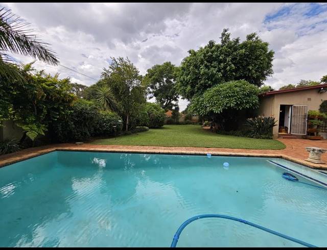 3 BEDROOM HOUSE FOR SALE IN SINOVILLE